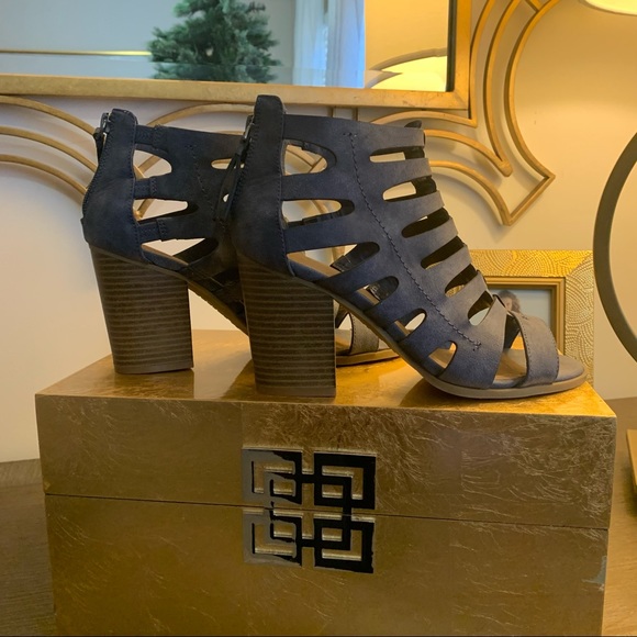 New Indigo Rd. Blue Open Sandal 7.5” M Block Heel Back Zipper - Picture 6 of 8